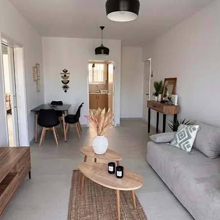 Modern 2-bed Steps To Sea & Marina