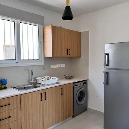 Modern 2-bed Steps To Sea & Marina *