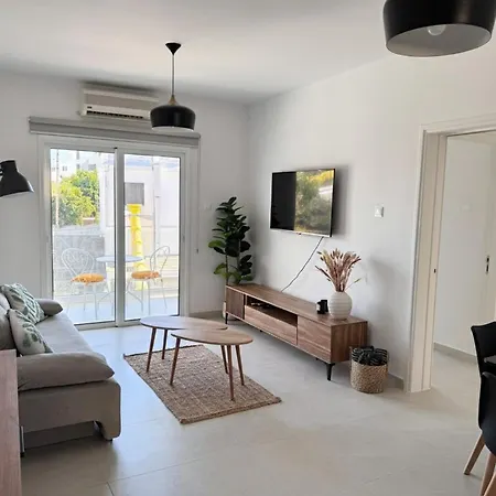 Modern 2-bed Steps To Sea & Marina * Πάφος