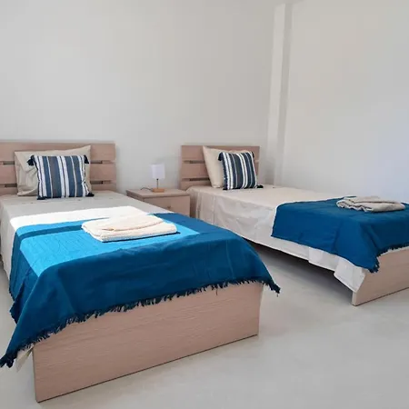 Modern 2-bed Steps To Sea & Marina *