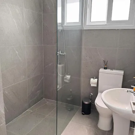 Modern 2-bed Steps To Sea & Marina * Paphos