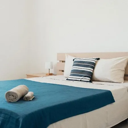 Modern 2-bed Steps To Sea & Marina Paphos