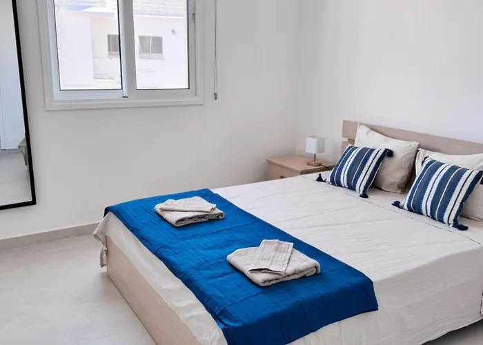 Διαμέρισμα Modern 2-bed Steps To Sea & Marina Πάφος