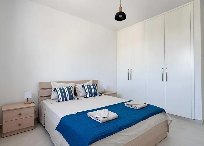 Modern 2-bed Steps To Sea & Marina Апартаменты