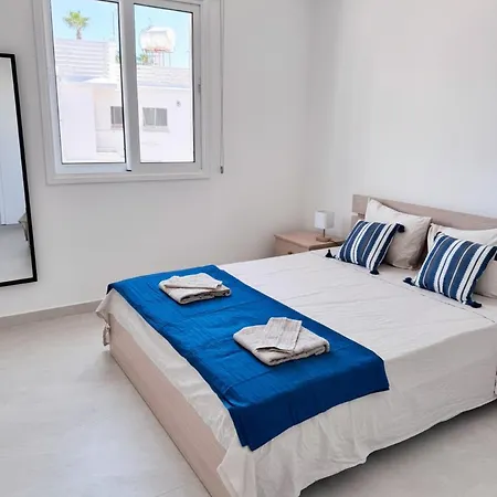 Apartman Modern 2-bed Steps To Sea & Marina Paphos