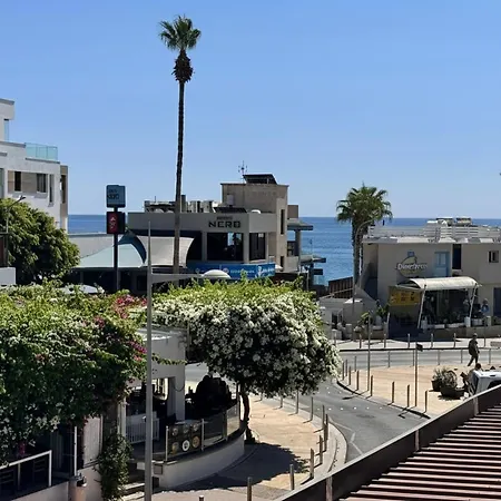 Modern 2-bed Steps To Sea & Marina *